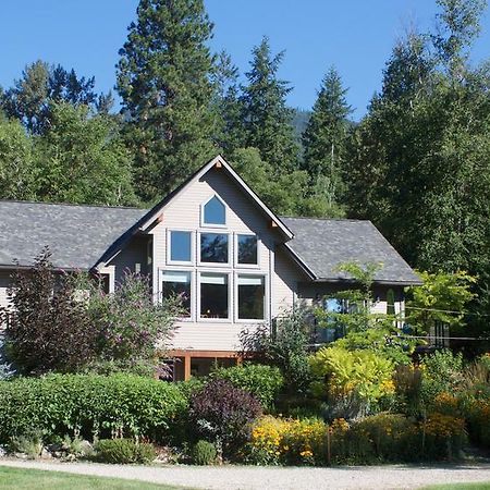 Windborne Bed & Breakfast Castlegar Exterior photo