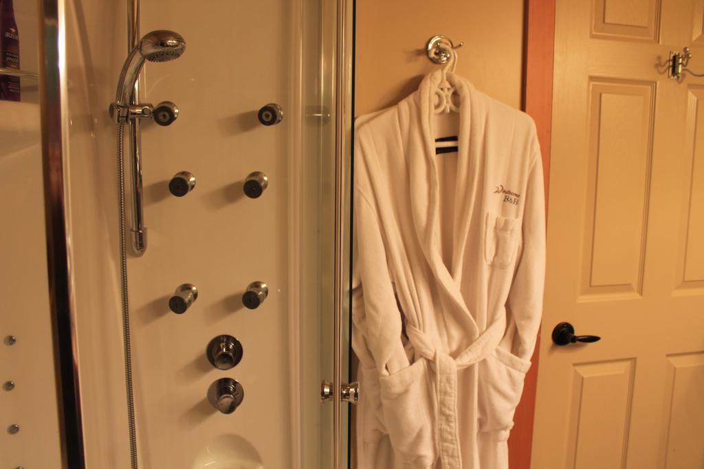 Windborne Bed & Breakfast Castlegar Room photo