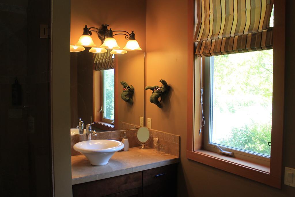 Windborne Bed & Breakfast Castlegar Room photo