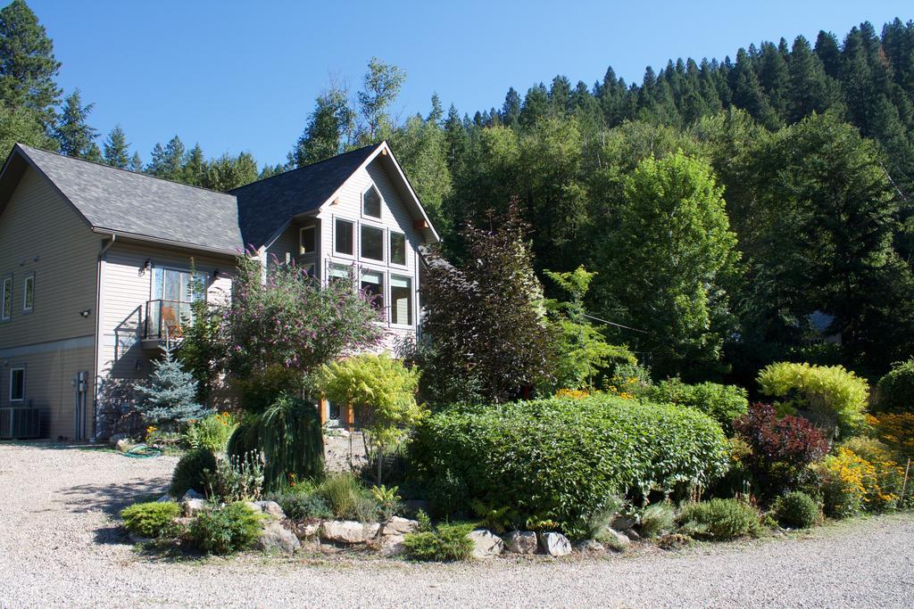 Windborne Bed & Breakfast Castlegar Exterior photo