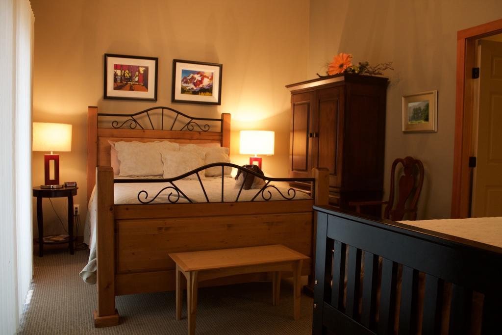 Windborne Bed & Breakfast Castlegar Room photo